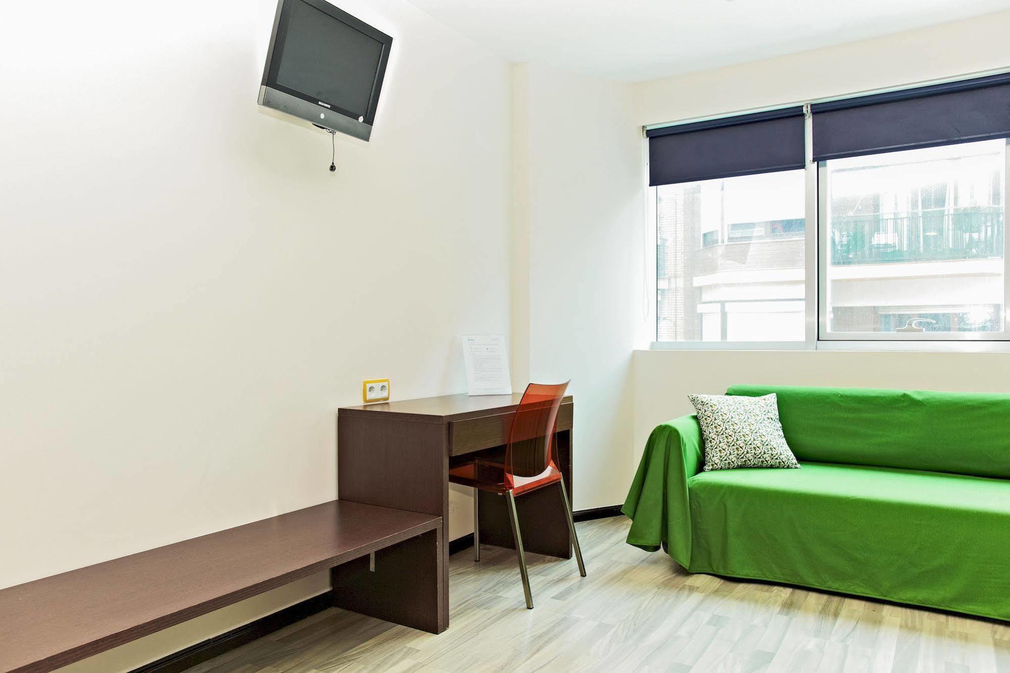 Ginosi Basics Centric Apartel Castelldefels Exterior foto